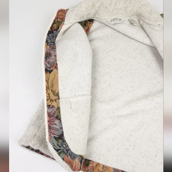 Orvis White & Grey Fuzzy Floral Lined Zip Up Vest. - Picture 6 of 7